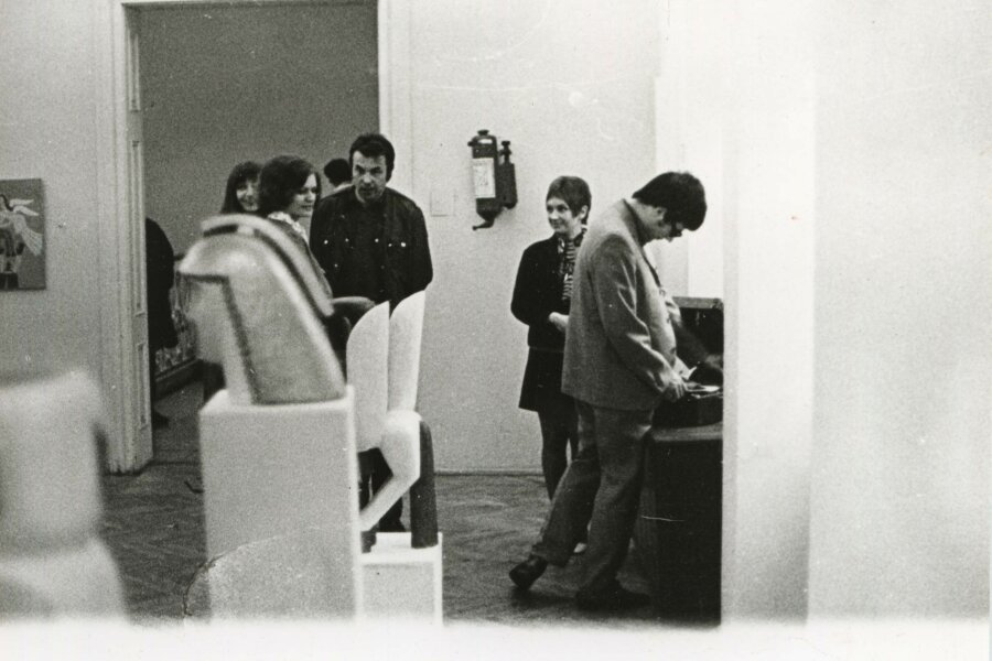 uprostřed A. Mikulka